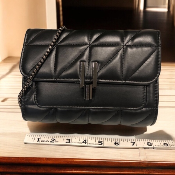 Elegant Black Faux Leather Shoulder Bag With Chain Strap - Picture 5 of 7